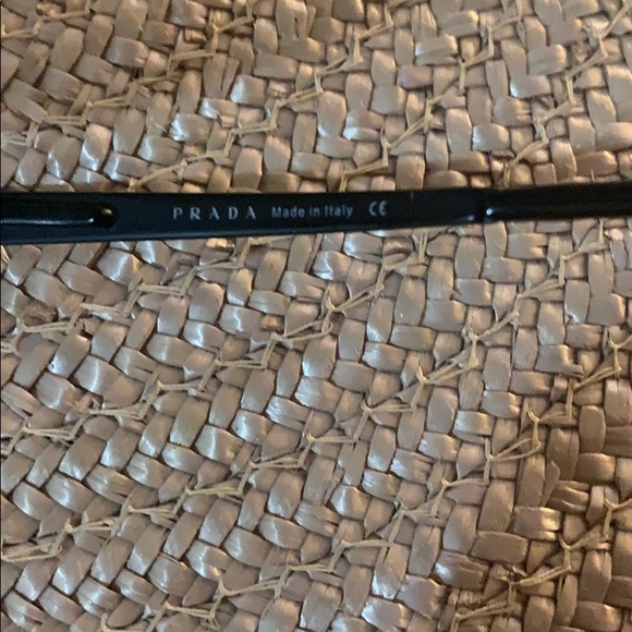 Prada sunglasses 🕶 - Picture 5 of 6